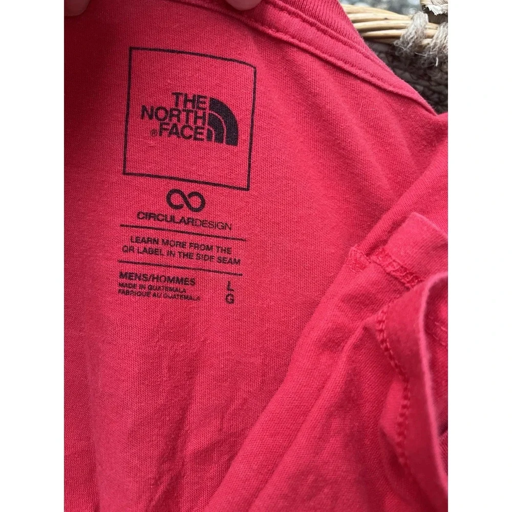 The North Face Lot of 2 T shirt men large red Long Sleeve black Short Sleeve